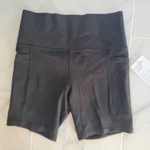 Athleta Salutation Stash Pocket II 7" Short